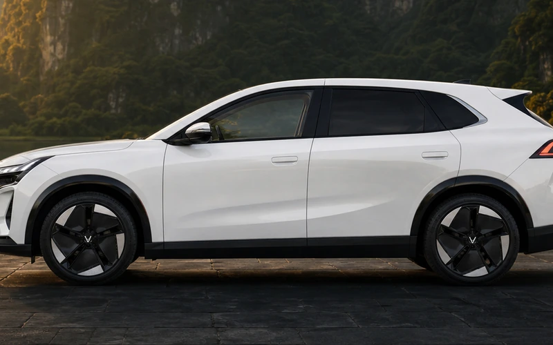 VF 8 All New màu trắng - Thân xe